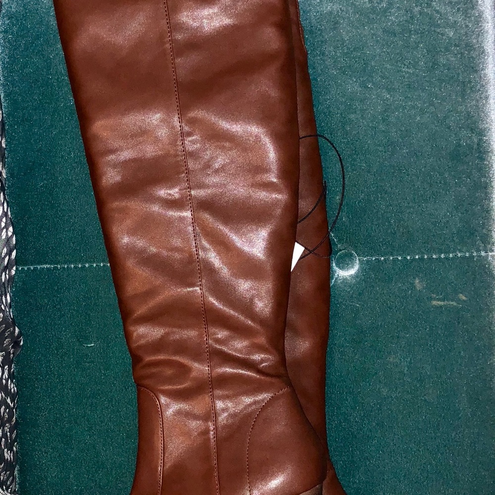 Express Boots - Picture 3 of 5